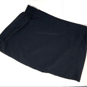 Black wrap around nylon skirt golf large